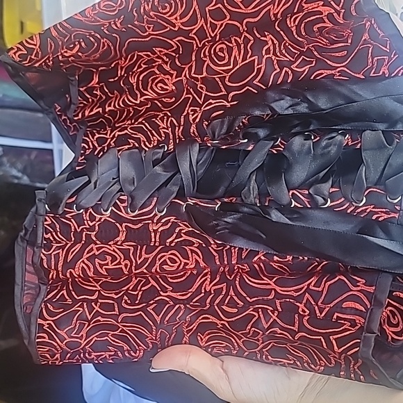 Red Floral design strapless tapestry bustier/corset - Picture 3 of 4